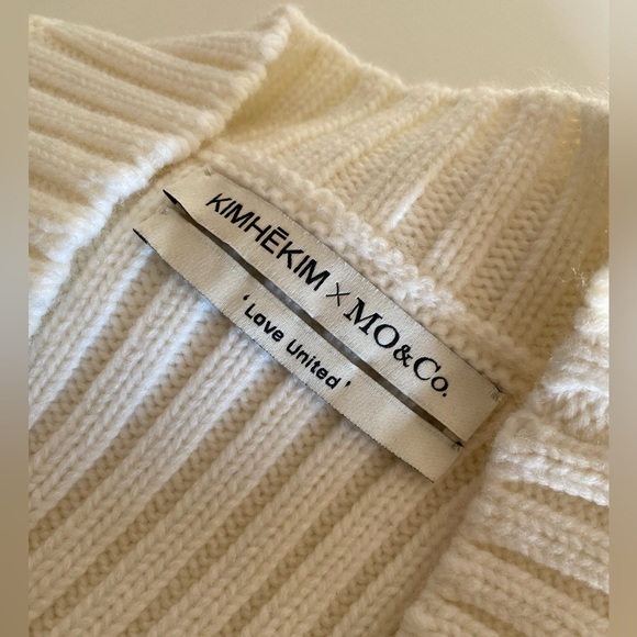 Kimhēkim woman’s White V-Neck Vest wool kimhekim - Picture 3 of 6